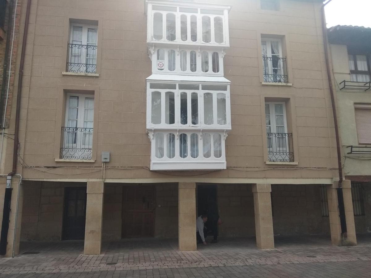 Estudio En La Plaza De *